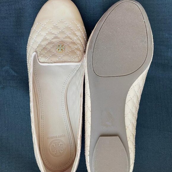 Tory Burch Nude Quilted Patent Leather Flats Size 8 | Logo | Women’s - Picture 4 of 5